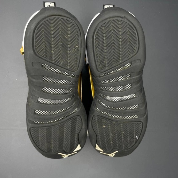 🔥SOLD🔥 Used Air Jordan 12 Royalty Taxi Women Size 7.5 Kids size : 6 - Picture 6 of 7